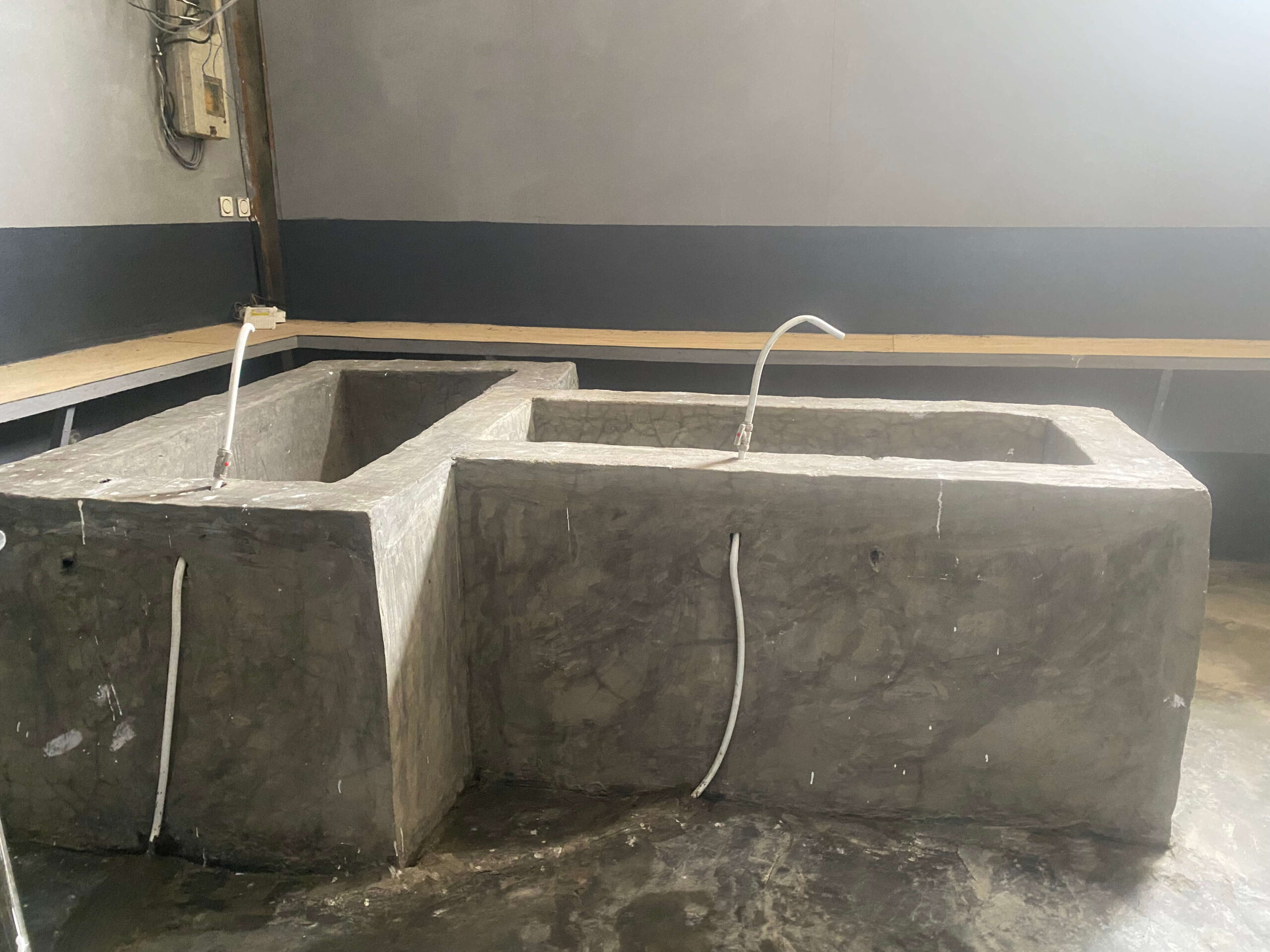 Concrete washing basins with water lines in the processing room