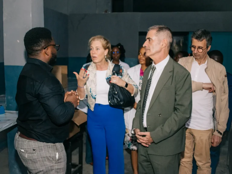 The Mumita team talks with the French Embassy consular delegation